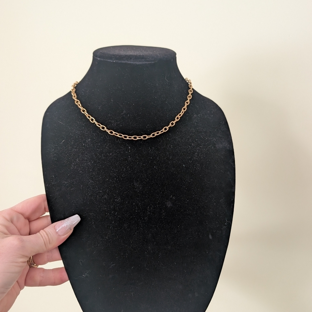 Vintage Goldtone Chain Necklace - Picture 2 of 8